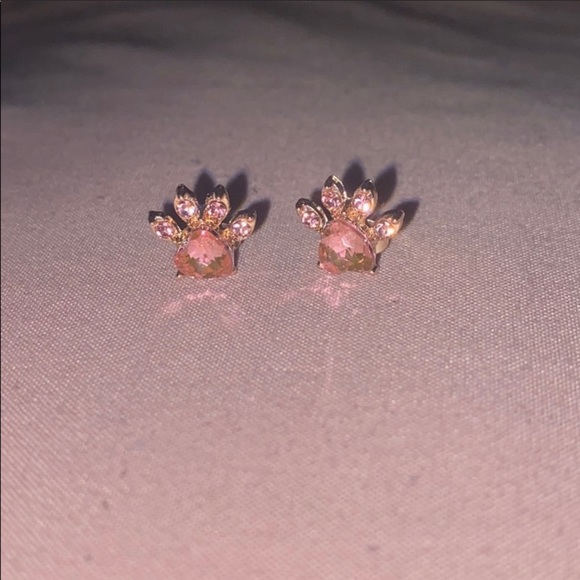 Adorable Paw Earrings! - Picture 2 of 2